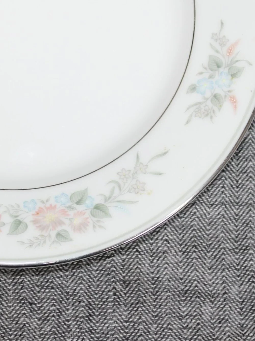 Vintage Noritake China 'Romance' Pattern 6022 Saucer & Luncheon Plate Set